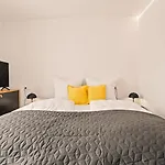 Einzimmer Wohlfuehlapartment Zwei Klimatisiert شقة *